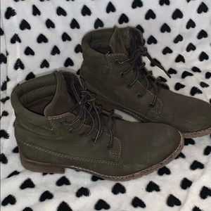 LIKE NEW Steve Madden Booties